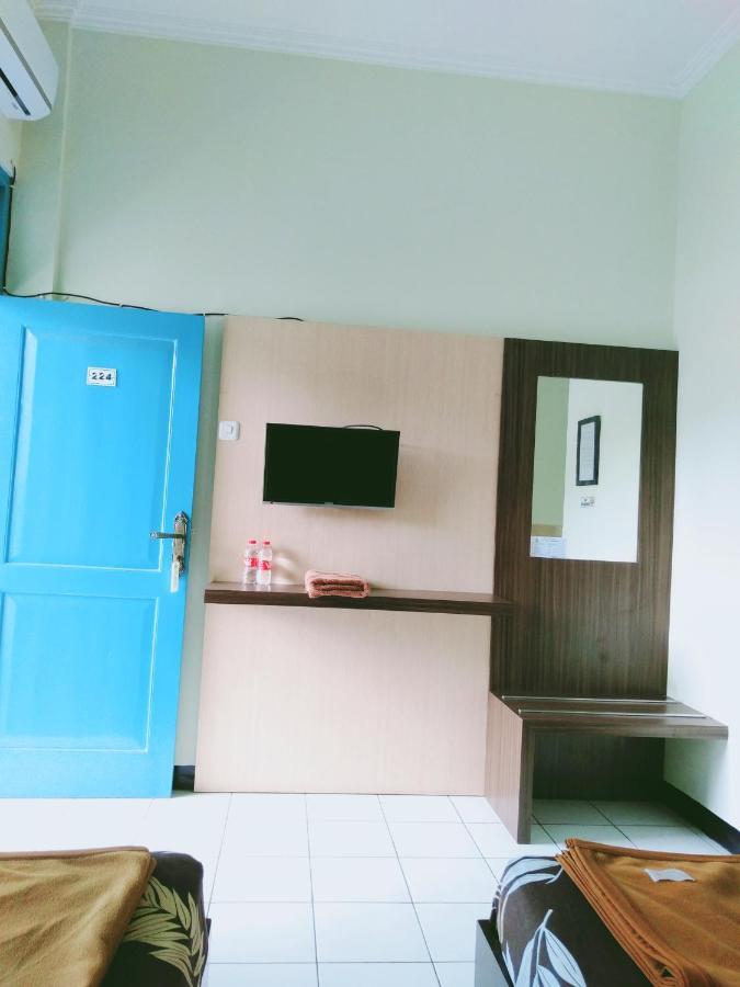 Hotel Taman Indah Madiun Exterior foto
