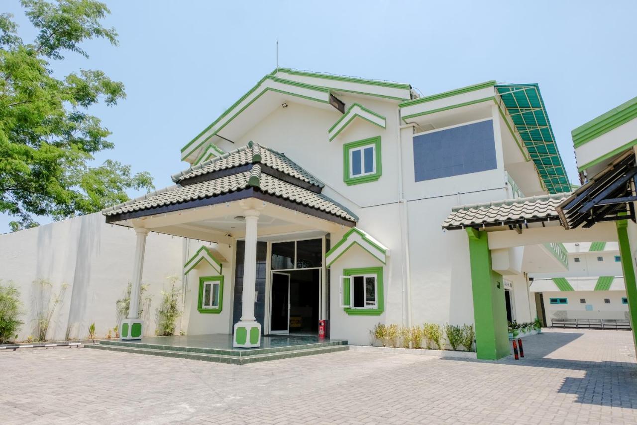 Hotel Taman Indah Madiun Exterior foto
